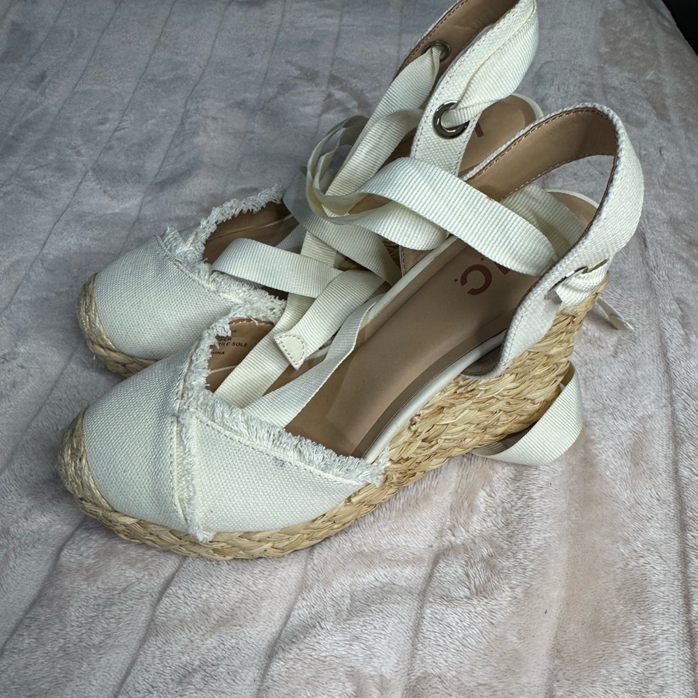 NYC Cream and Tan Platform Wedges Size 6 - Picture 1 of 5